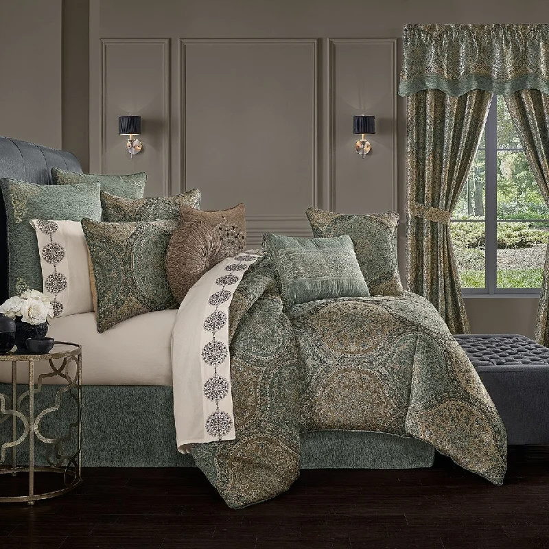 J. Queen New York Dorset California Comforter Set.