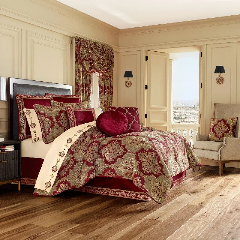 J. Queen New York Maribella Comforter Set