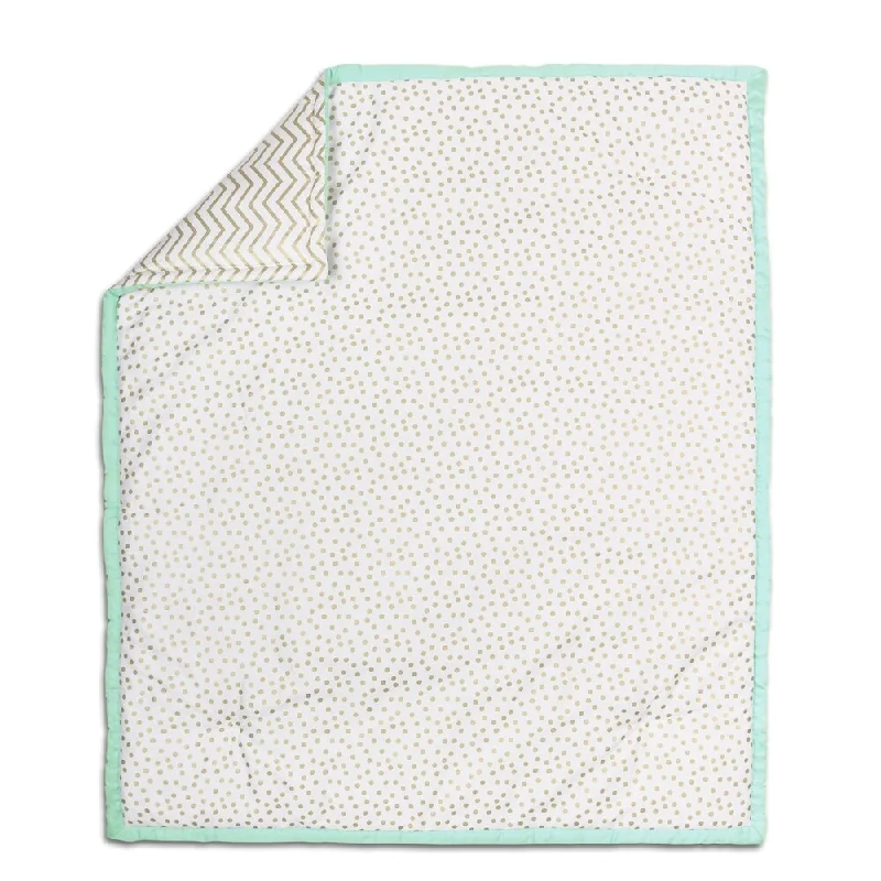 The Peanut Shell Confetti Cotton Quilt in Mint/Gold